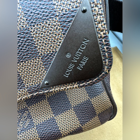 Louis Vuitton
Shelton Messenger Bag Damier MM - Picture 9 of 16